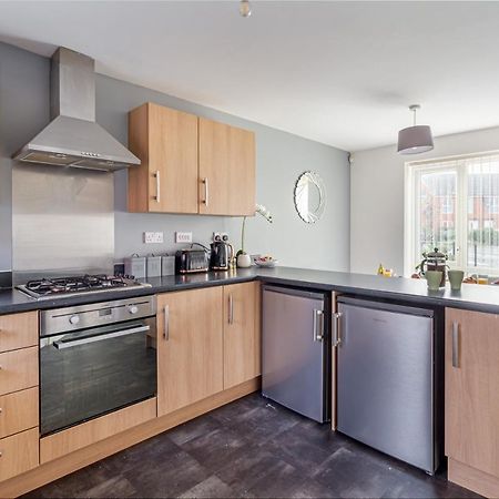 Liberty House - Perfect For Contractors - 2 Off-Road Parking Spaces Wolverhampton Extérieur photo